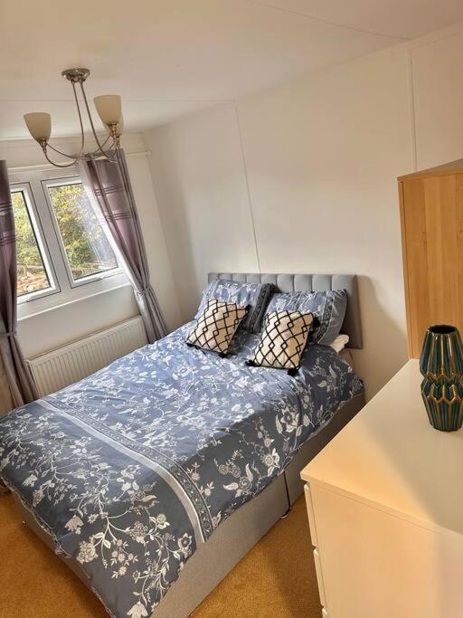 Semi-Detached 1-Bedroom Chalet Uddingston Extérieur photo