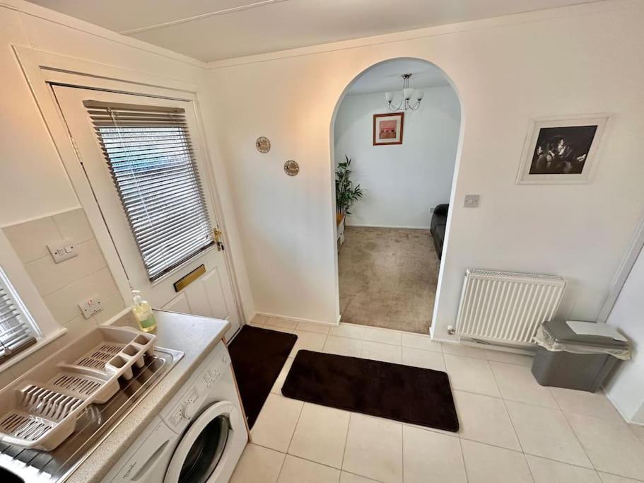 Semi-Detached 1-Bedroom Chalet Uddingston Extérieur photo