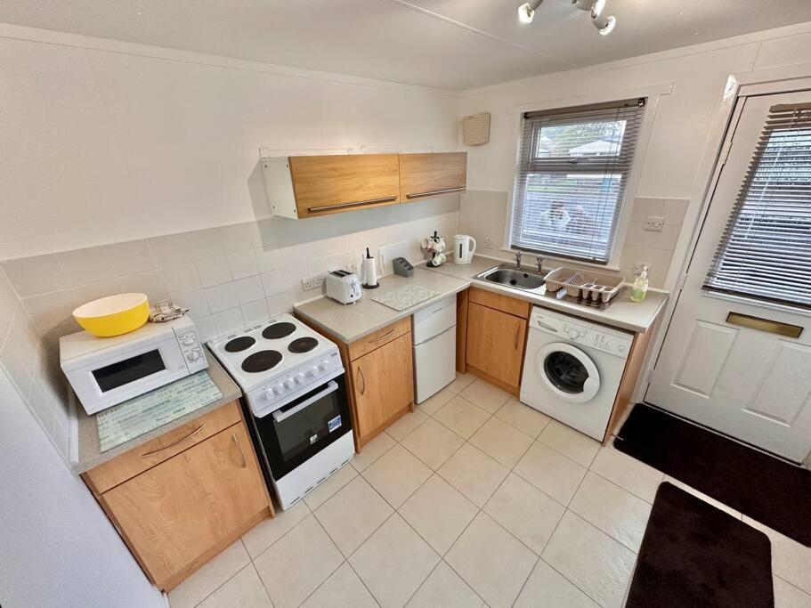 Semi-Detached 1-Bedroom Chalet Uddingston Extérieur photo